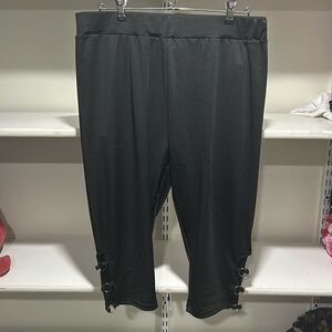 NWOT SHEIN Curve Capris